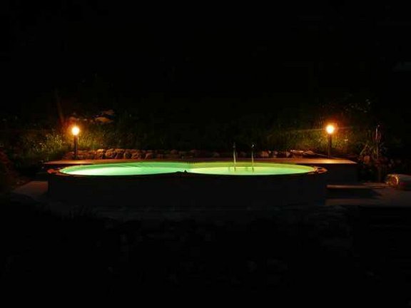 37_Night_swimming_1.jpg 