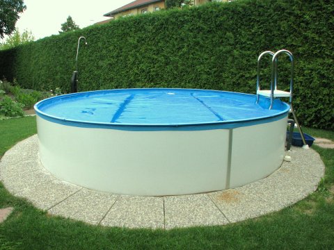 Pool2005.jpg 